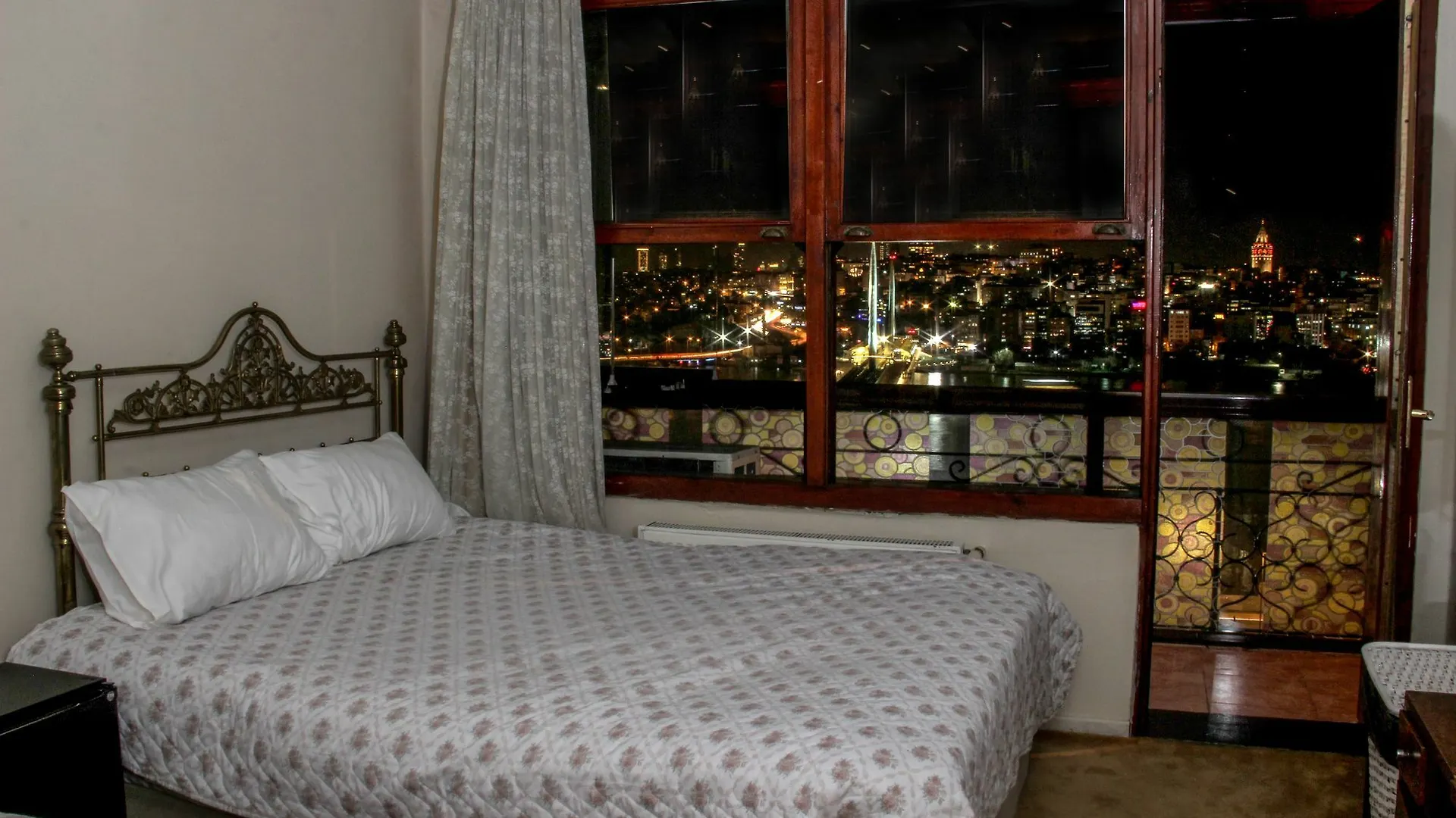 Cafe Halic Hotel contacts